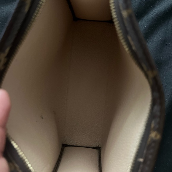 Authentic Louis Vuitton Tioletry 19-used - Picture 3 of 5